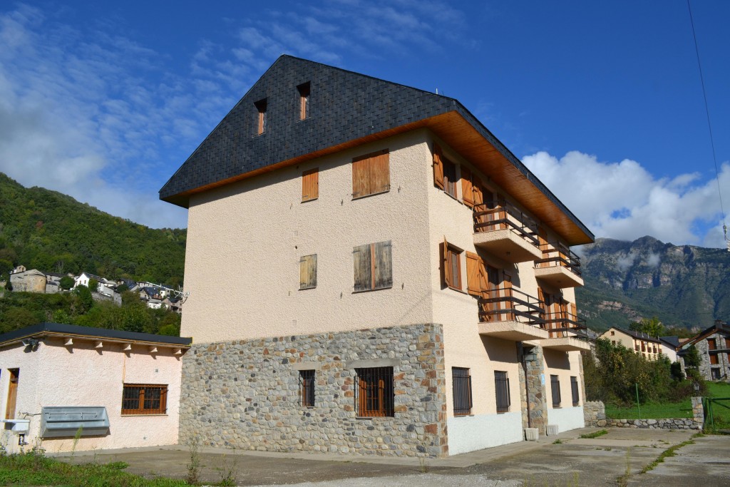 Velarta Hostel Main Building